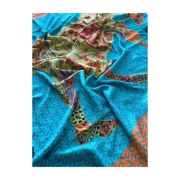 Vintage Oversized Silk Scarf – Equestrian & Horseshoe Print, 50” Hand-Rolled - Picture 4 of 4